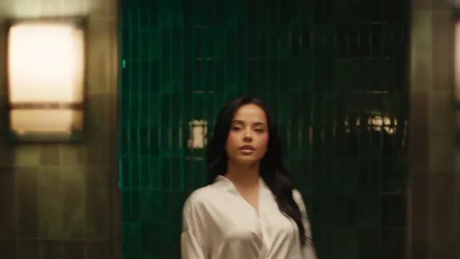 Garnier Sleek & Stay w/ Becky G