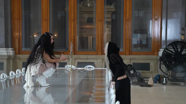 Charli xcx - Chains Of Love