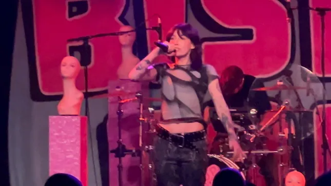 Bishop Briggs tour pedestals