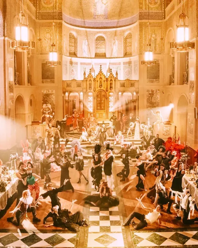 LE BAL DU MOSTRE