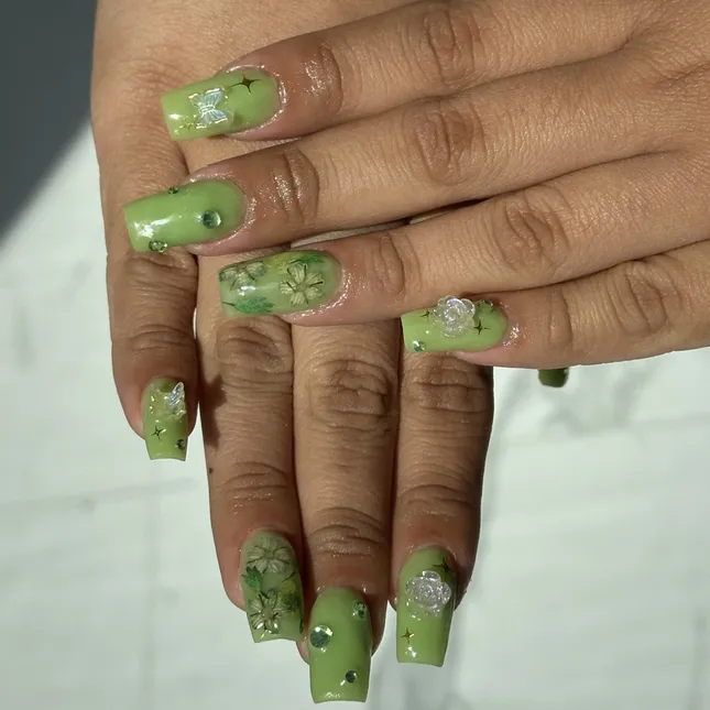Acrylic spring nails done with forms