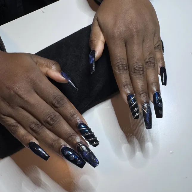 Freestyle XL Dark Blue & Chrome Nails
