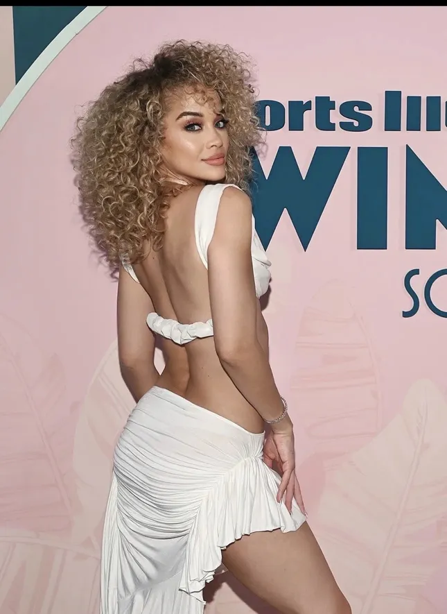 SPORTS ILLUSTRATED COCKTAIL SWIM LAUNCH - JASMINE SANDERS