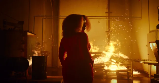 Versace - Fan The Flames