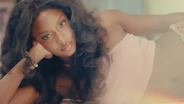 Commas - Ayra Starr visualizer (2024)