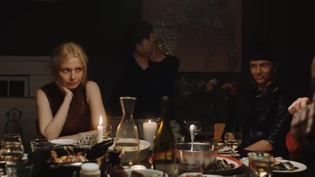 They Hold Each Other‘s Hand, They Walk Without A Sound