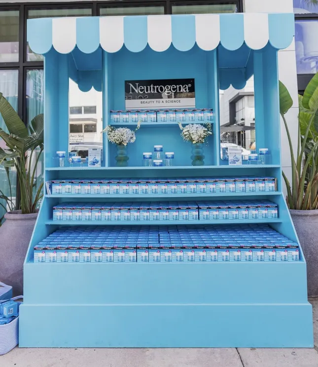 Pop Up of @neutrogena at @Puravida