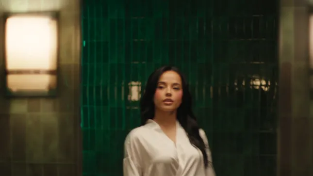 Garnier Sleek & Stay w/ Becky G