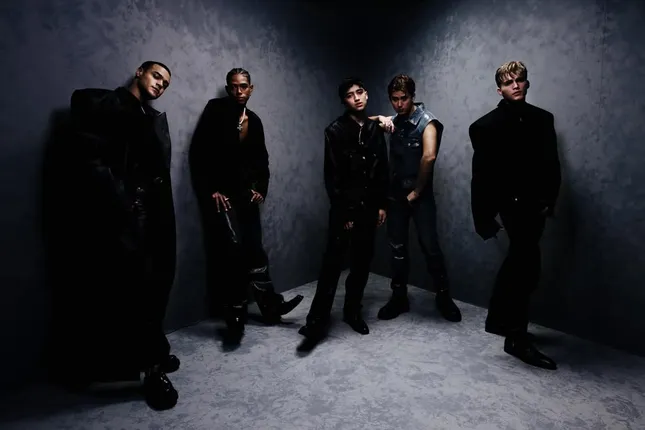 Santos Bravos for HYBE