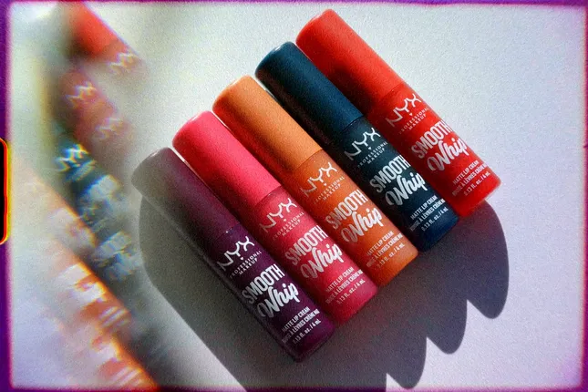 Hannah Jo and Luna Nyx Ultra whips