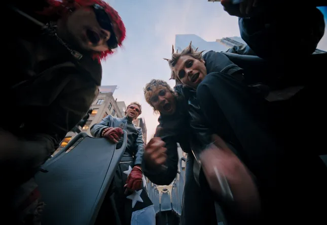 5SOS “EVERYONE’S A STAR” music video