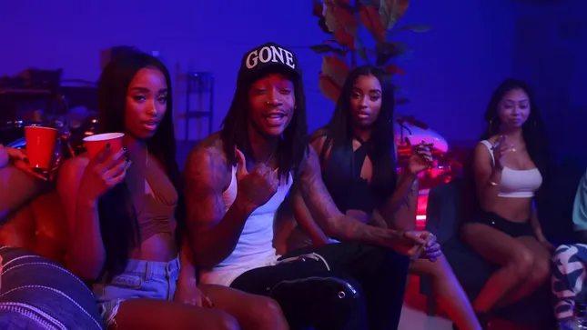 Jon Z ft. Wiz Khalifa & Snoop Dogg - "Si Me Gano Un Grammy"