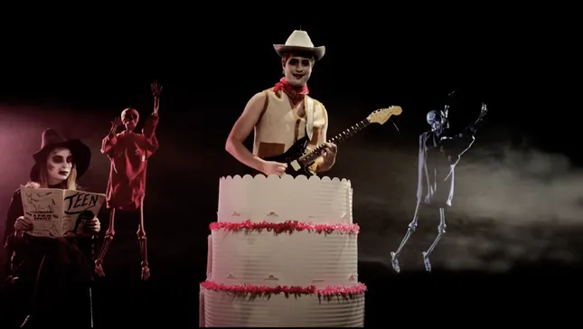 Pink Lung (Pink Mountaintops + White Lung) "Chinese Watermellon" https://www.you