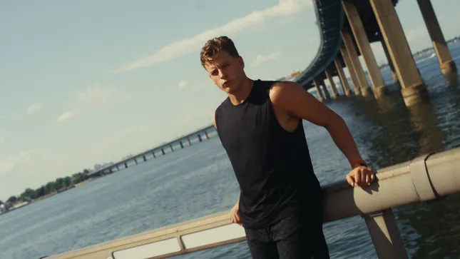 Alo Runner - Inhale, Exhale, Run.