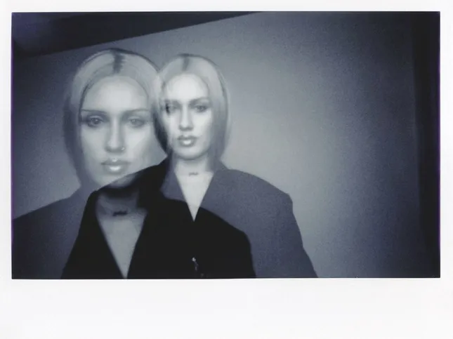 OTHÉLIE — POLAROID