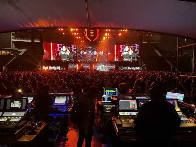 Em Beihold Show Visuals