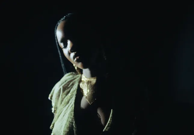 Sèun “Always Missing” Music Video