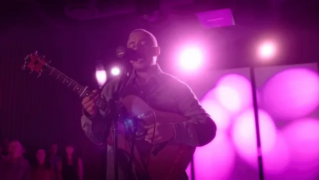 Dermot Kennedy - Something to Someone (UMUSIC Live)