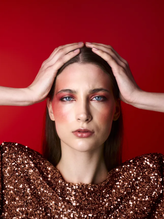 Lady in Red for MOEVIR