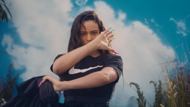 “Nike Air” w/ Rosalía