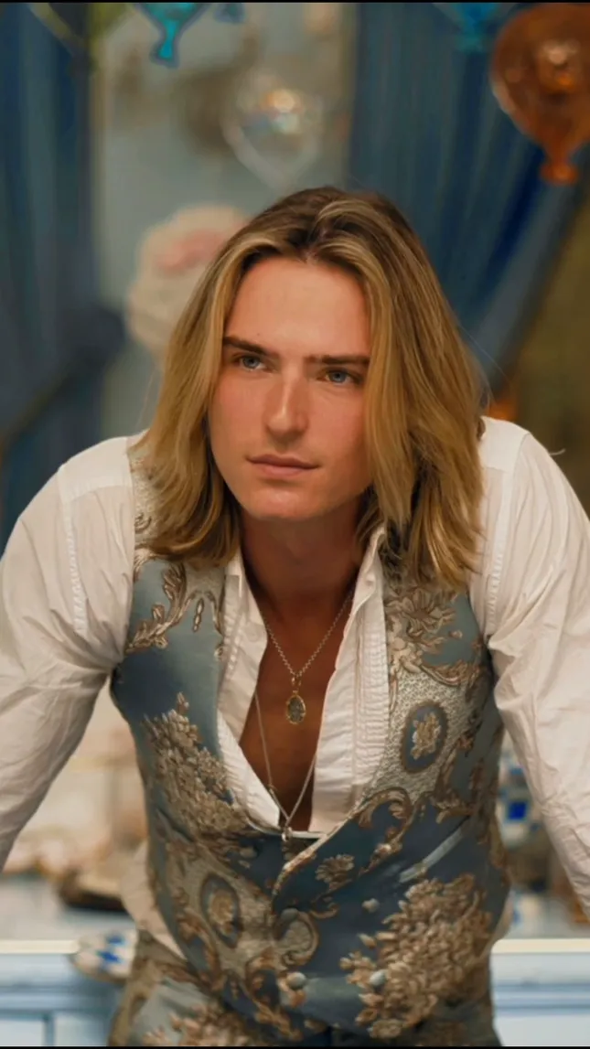 VOILÀ Glass Half Empty Socials Rollout