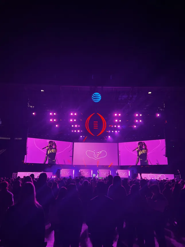 Em Beihold Show Visuals