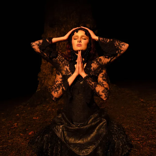 ‘Opera’ - Valencia Grace - Single Cover