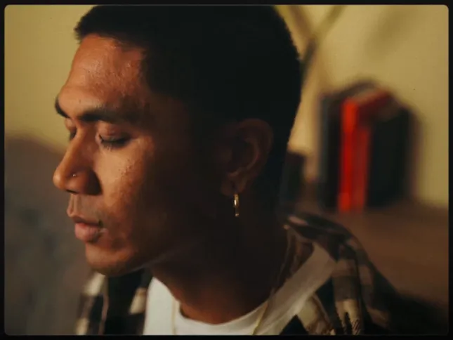 RuAreyou - "Woah" Visualizer