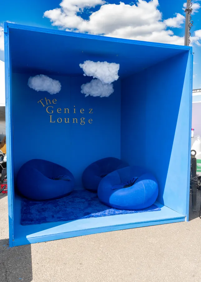 The Geniez Lounge