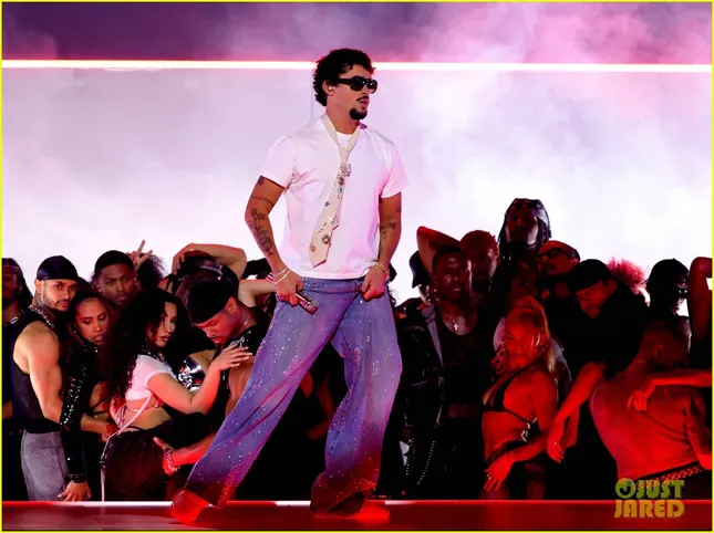 BAD BUNNY DANCERS I HEART RADIO 2025