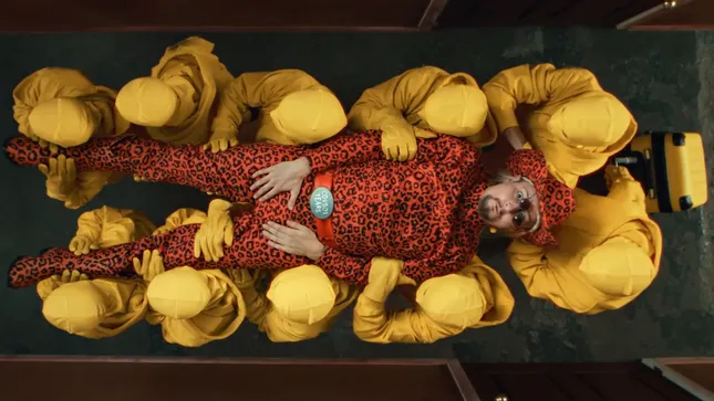 Oliver Tree - "Suitcase Full of Cash"