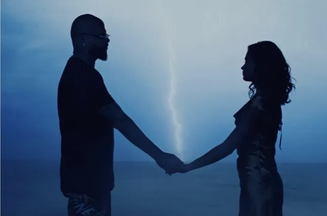 Steve Aoki, Farruko - Aire (M/V)
