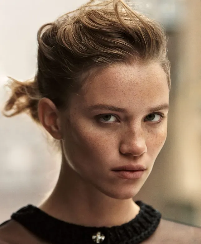 ELLE - Rebecca Longendyke