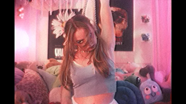 Samantha Smiles and the Neo-Romantic Bloody Love Spiral