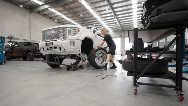 (YouTube) Iced Out Denali Walkaround