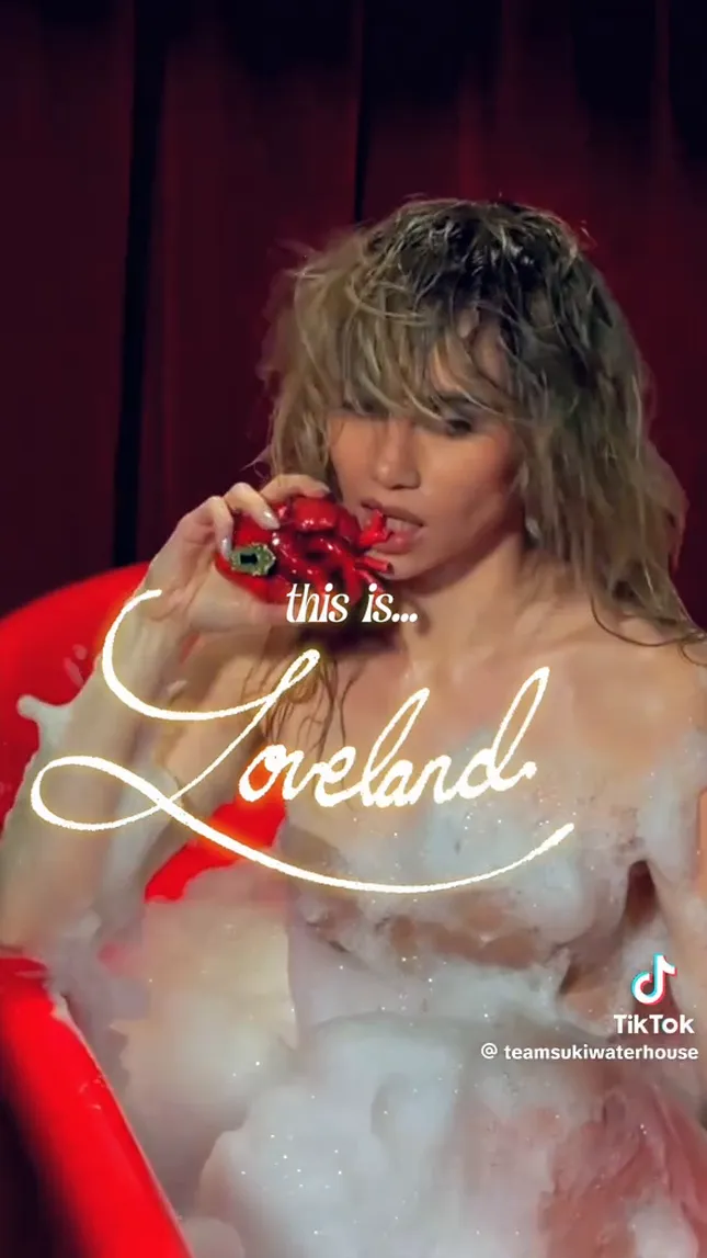 Suki Waterhouse