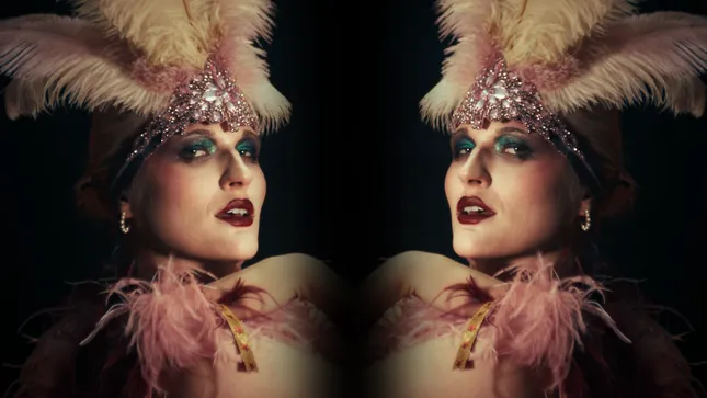 Recluse Club “The Showgirl”