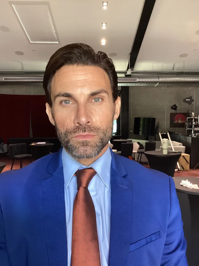 Men’s makeup and grooming