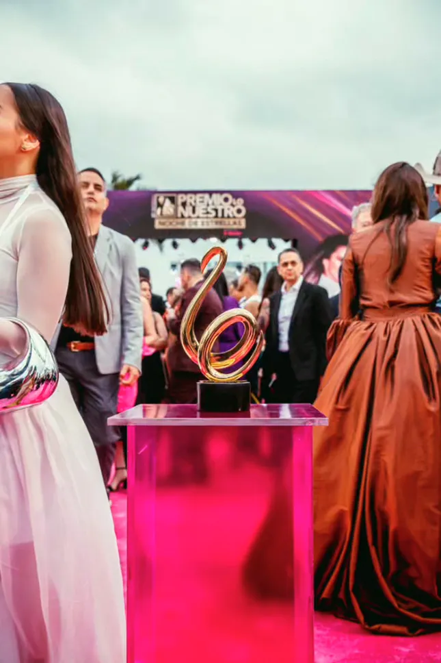 Digital Promo Stop Motion Video for T-Mobile + Premio Lo Nuestro - +BTS Photos
