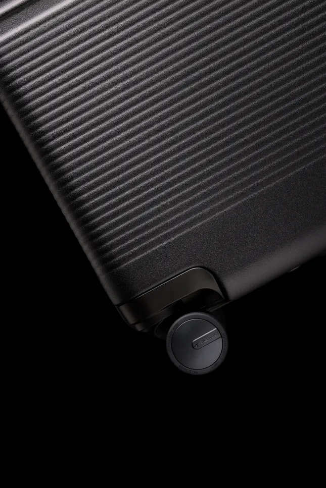 Nortvi Suitcase