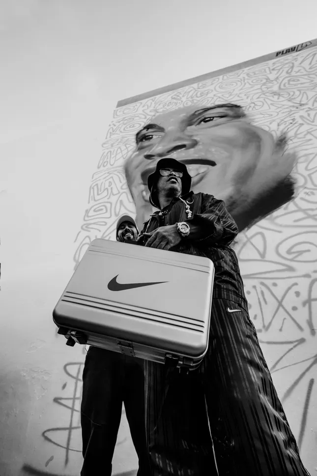 Nike - Ronaldinho “Suitcase”
