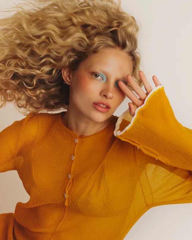 Nika - Editorial