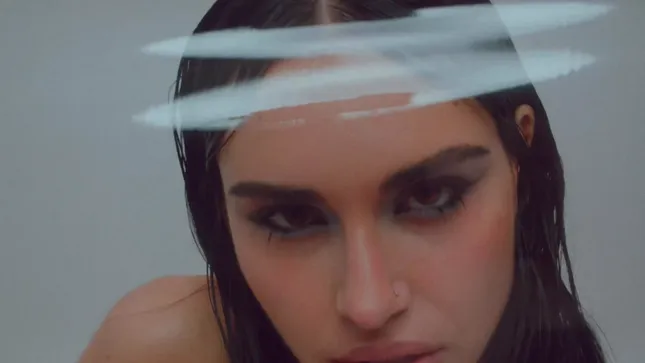 Too much - Una Mia