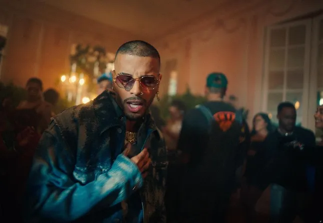 Nostalgico Ft. rauw Alejandro & Chris Brown