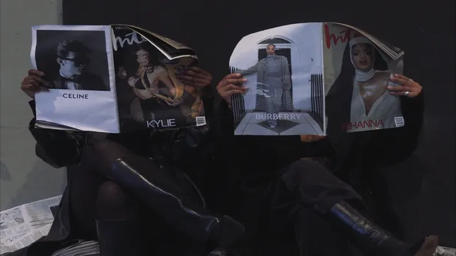 ON THE MOVE (Fashion Spec)