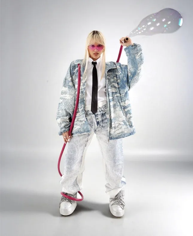 Office Magazine x Lolo Zouaï