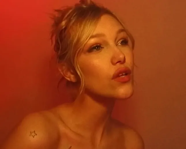 Grace VanderWaal - Boyfriends (Visualizer)