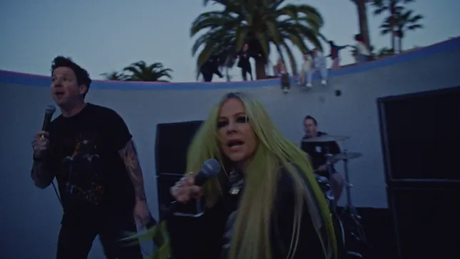AVRIL LAVIGNE - YOUNG & DUMB (FEAT. SIMPLE PLAN)