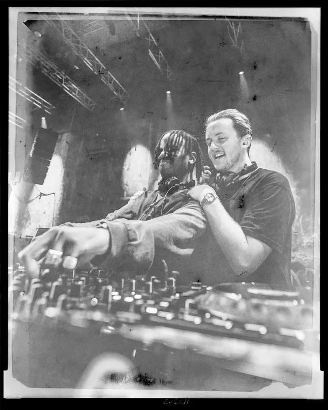Friends & Family: Disclosure b2b Salute