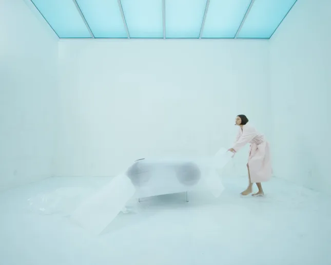 Kouros hug chair campaign